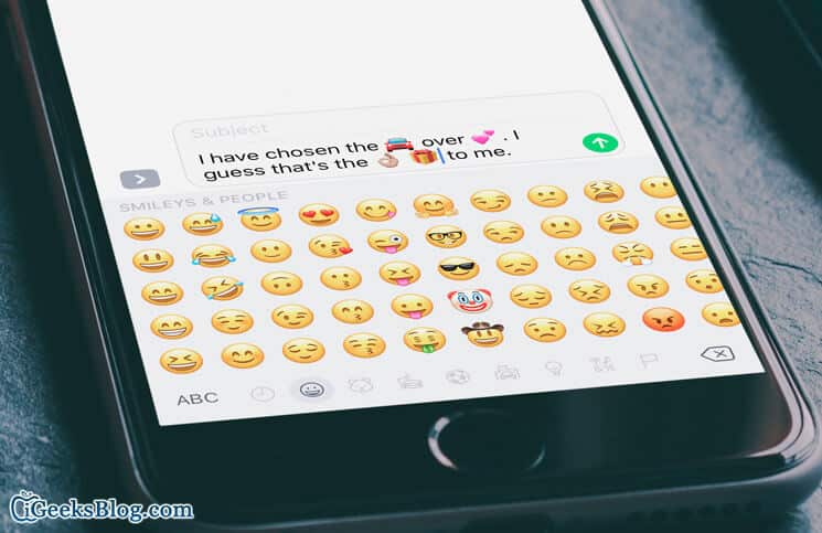 How to replace text to emoji in messages app on iphone